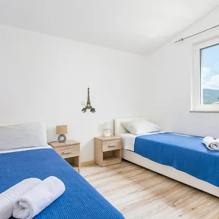 Apartment With A Parking Space Kastel Stafilic, - 20843 Kastela