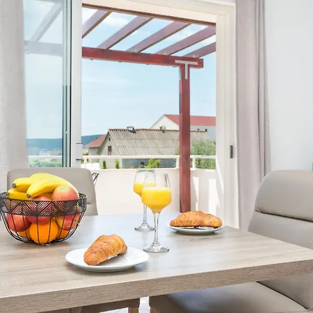 Apartment With A Parking Space Kastel Stafilic, - 20843 Kastela