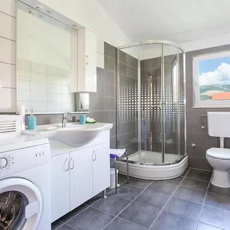 With A Parking Space Kastel Stafilic, - 20843 Apartamento *